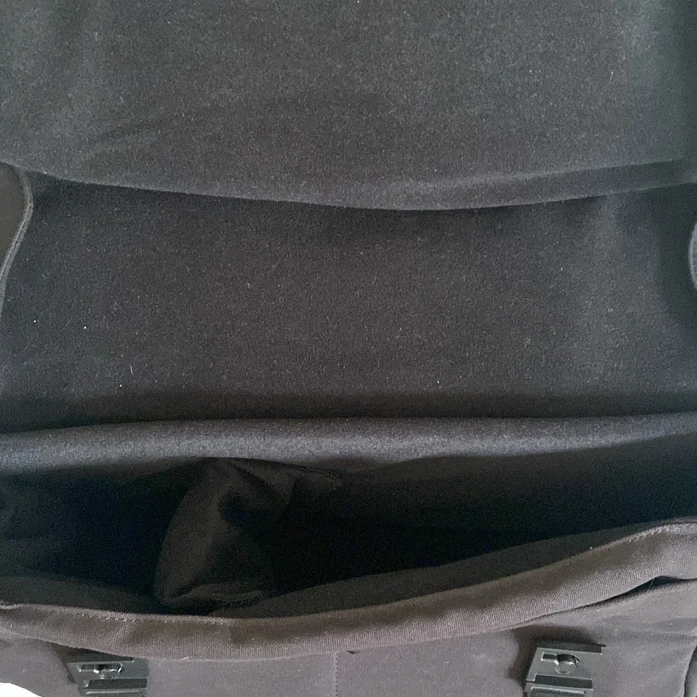 Meta brown black
